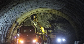 Robot đào hầm xuyên núi giúp thi công 'thần tốc' tuyến cao tốc trị giá 12.548 tỷ ở Việt Nam