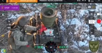 Cận cảnh UGV Ukraine ‘lẻn vào’ khu vực do Nga kiểm soát để tấn công mục tiêu Cận cảnh UGV Ukraine ‘lẻn vào’ khu vực do Nga kiểm soát để tấn công mục tiêu