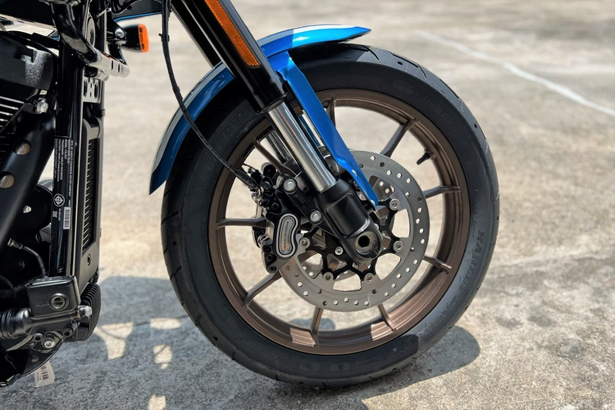 Tận thấy Harley-Davidson Low Rider ST bản giới hạn 2.000 chiếc - Hình 5 Tan thay Harley-Davidson Low Rider ST ban gioi han 2.000 chiec-Hinh-5