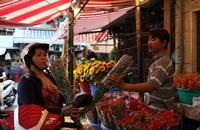 Chợ hoa Hồ Thị Kỷ: Ngôi chợ không ngủ trong lòng phố
