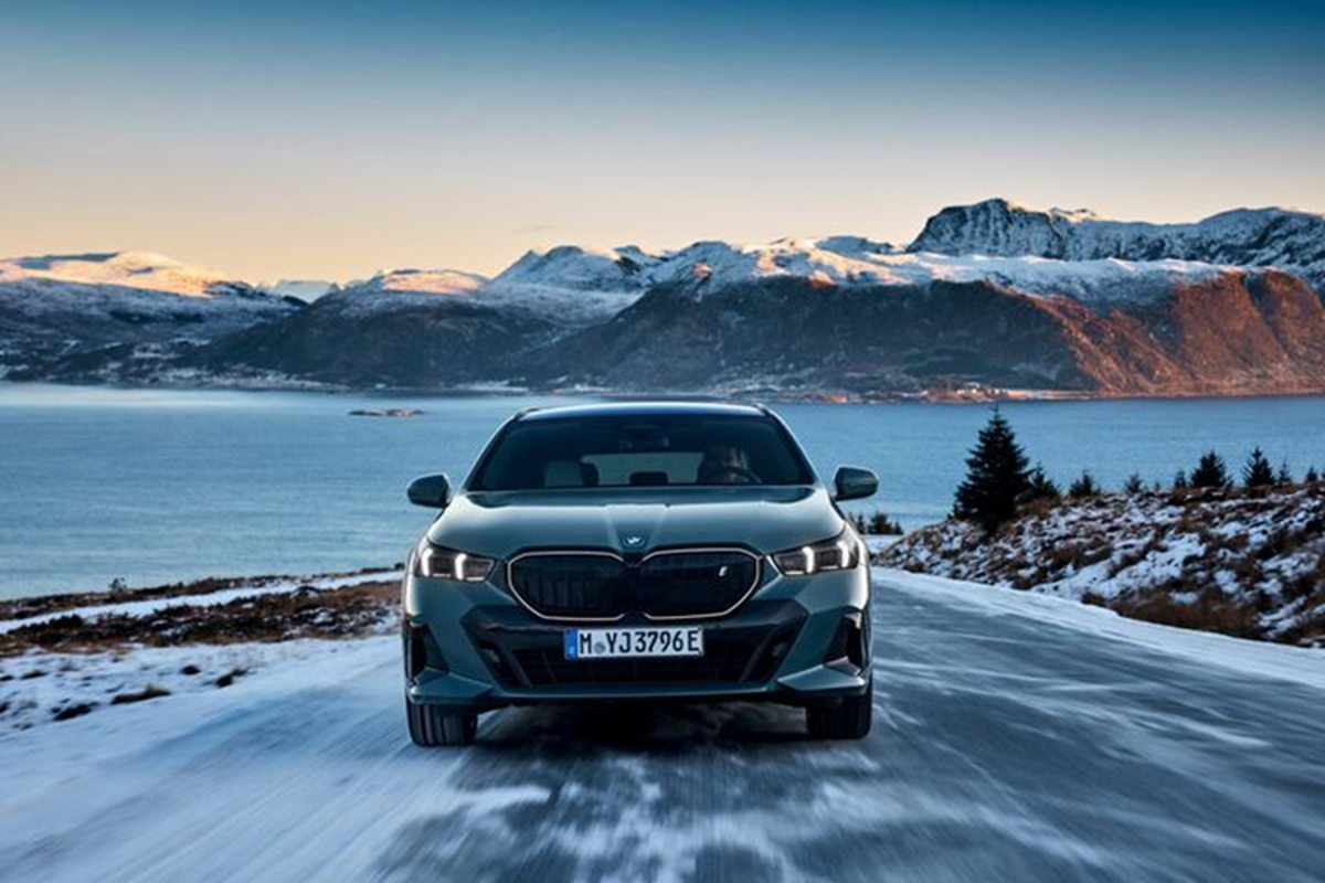 BMW 5-Series Touring 2024 có bản thuần điện, mạnh gần 600 mã lực - Hình 2 BMW 5-Series Touring 2024 co ban thuan dien, manh gan 600 ma luc-Hinh-2