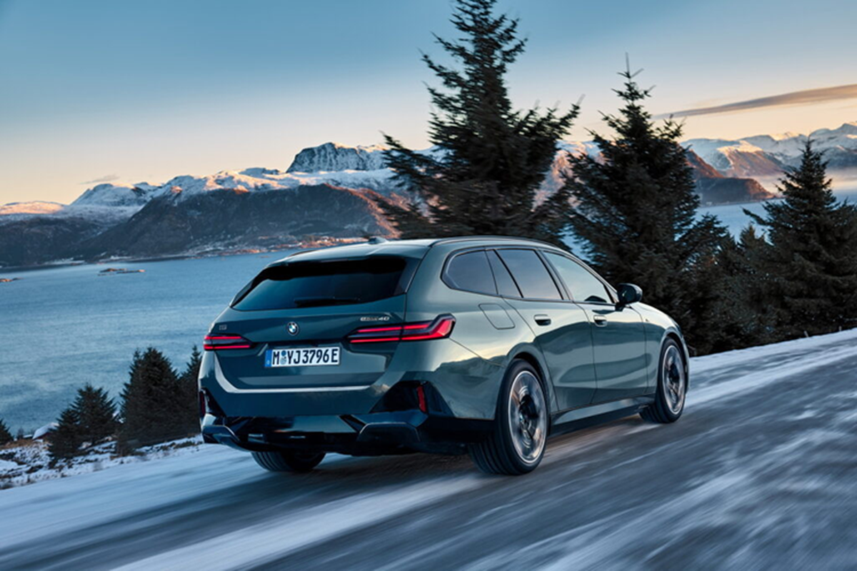 BMW 5-Series Touring 2024 có bản thuần điện, mạnh gần 600 mã lực - Hình 7 BMW 5-Series Touring 2024 co ban thuan dien, manh gan 600 ma luc-Hinh-7