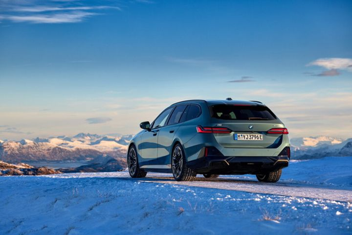 BMW 5-Series Touring 2024 có bản thuần điện, mạnh gần 600 mã lực - Hình 11 BMW 5-Series Touring 2024 co ban thuan dien, manh gan 600 ma luc-Hinh-11