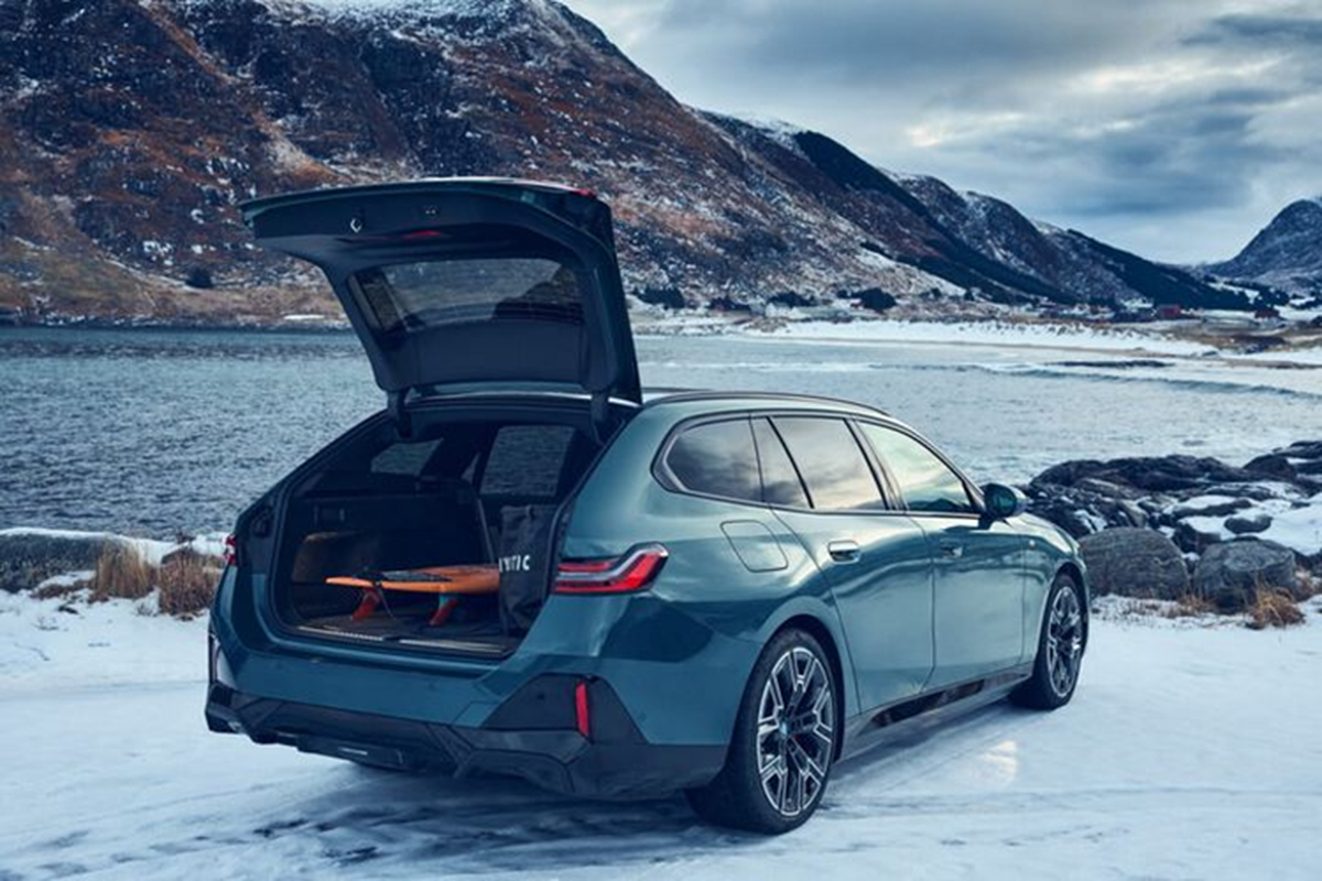 BMW 5-Series Touring 2024 có bản thuần điện, mạnh gần 600 mã lực - Hình 12 BMW 5-Series Touring 2024 co ban thuan dien, manh gan 600 ma luc-Hinh-12