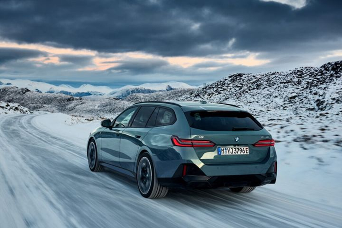 BMW 5-Series Touring 2024 có bản thuần điện, mạnh gần 600 mã lực - Hình 14 BMW 5-Series Touring 2024 co ban thuan dien, manh gan 600 ma luc-Hinh-14