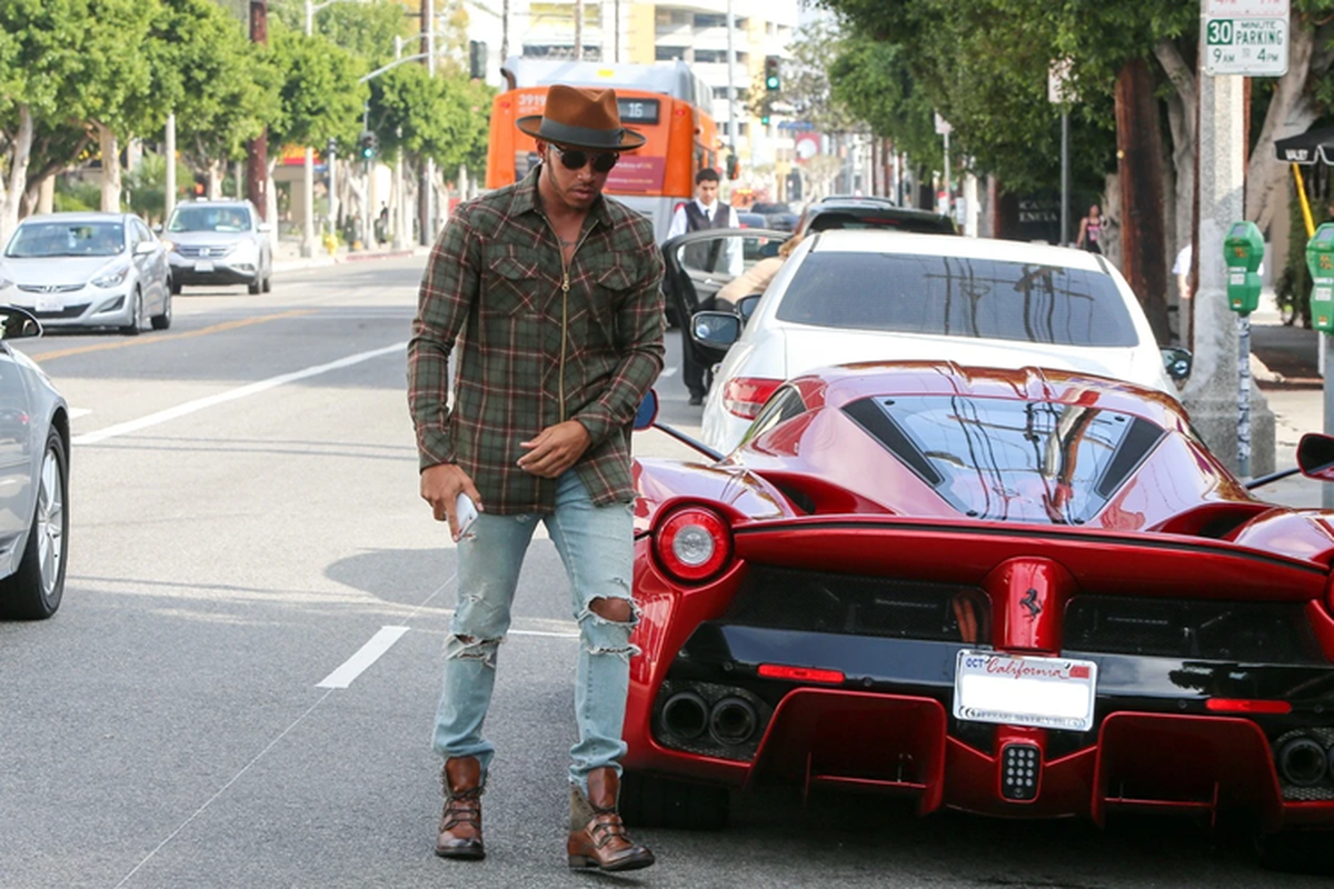 Ngắm dàn siêu xe Ferrari triệu đô của tay đua F1 Lewis Hamilton - Hình 2 Ngam dan sieu xe Ferrari trieu do cua tay dua F1 Lewis Hamilton-Hinh-2
