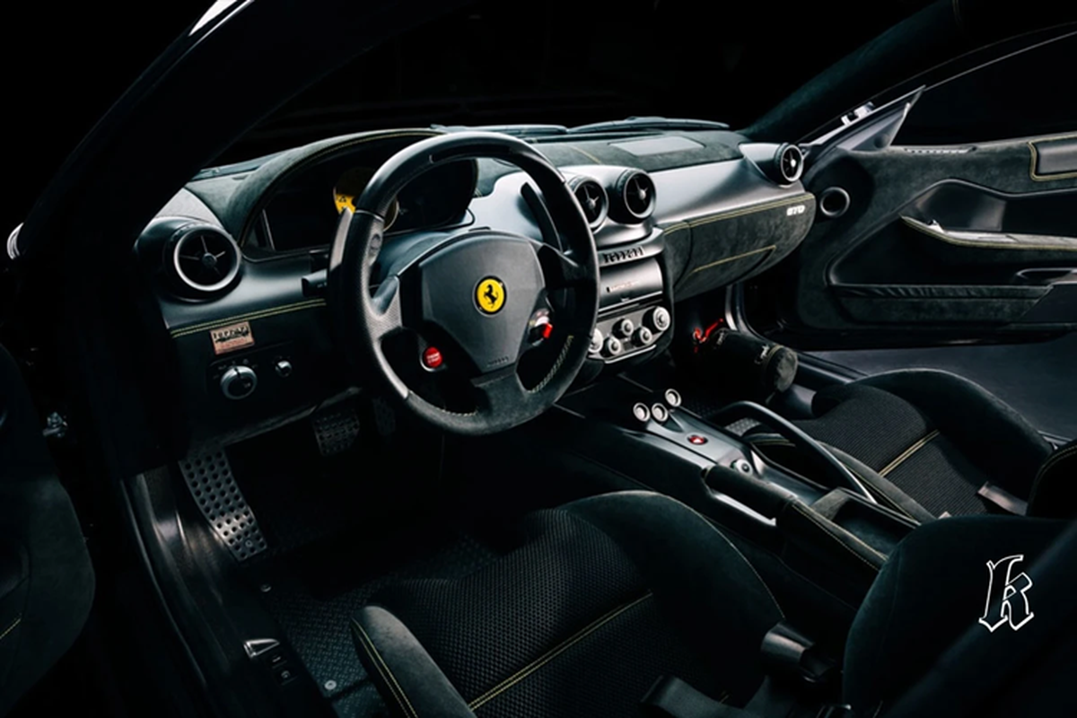 Ngắm dàn siêu xe Ferrari triệu đô của tay đua F1 Lewis Hamilton - Hình 8 Ngam dan sieu xe Ferrari trieu do cua tay dua F1 Lewis Hamilton-Hinh-8