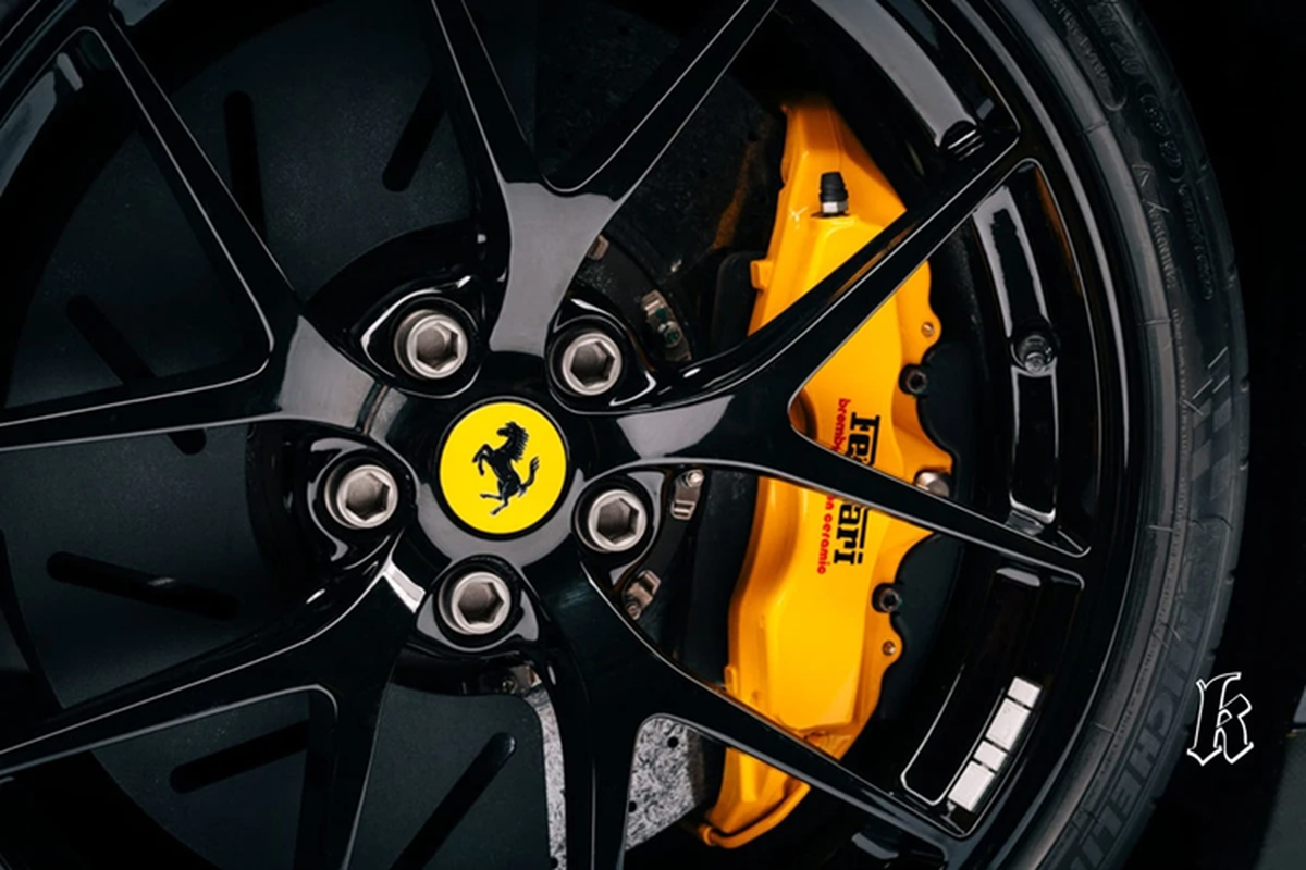 Ngắm dàn siêu xe Ferrari triệu đô của tay đua F1 Lewis Hamilton - Hình 9 Ngam dan sieu xe Ferrari trieu do cua tay dua F1 Lewis Hamilton-Hinh-9
