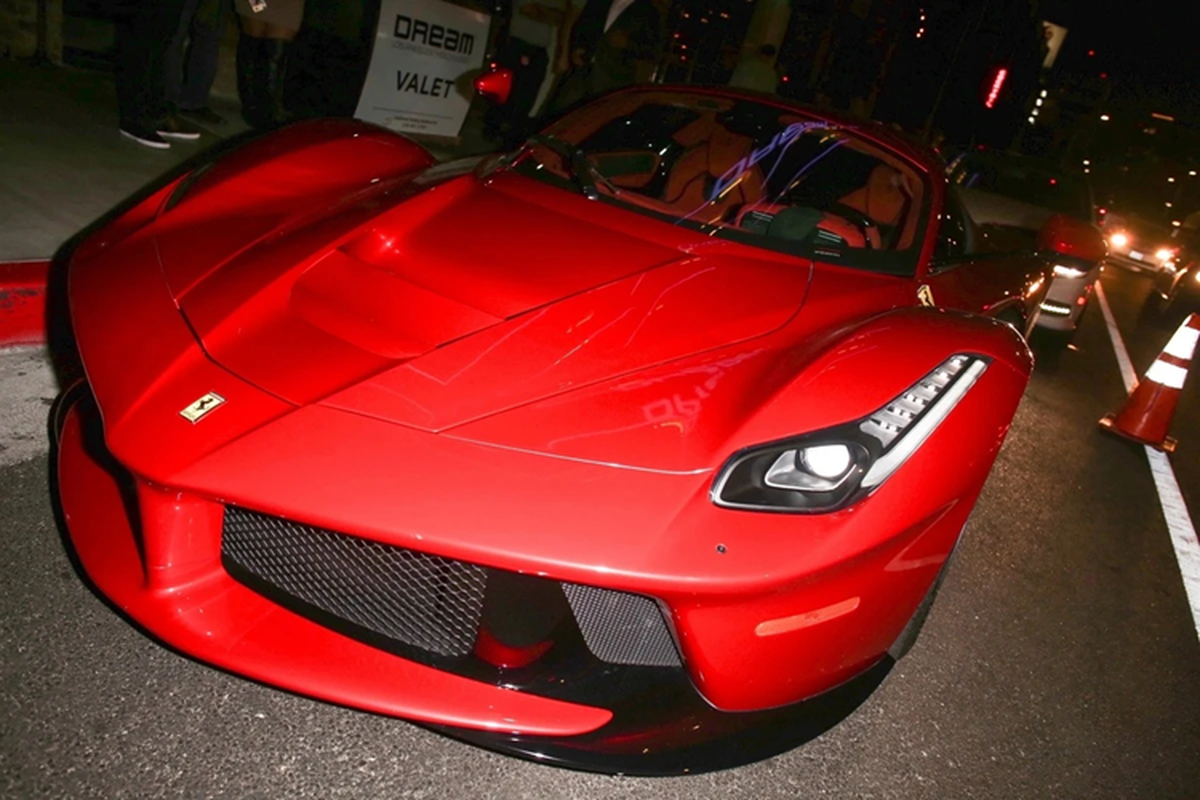 Ngắm dàn siêu xe Ferrari triệu đô của tay đua F1 Lewis Hamilton - Hình 14 Ngam dan sieu xe Ferrari trieu do cua tay dua F1 Lewis Hamilton-Hinh-14
