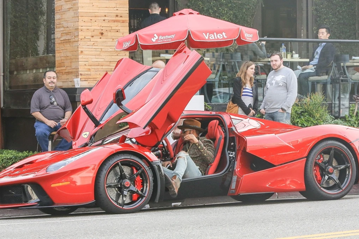 Ngắm dàn siêu xe Ferrari triệu đô của tay đua F1 Lewis Hamilton - Hình 18 Ngam dan sieu xe Ferrari trieu do cua tay dua F1 Lewis Hamilton-Hinh-18