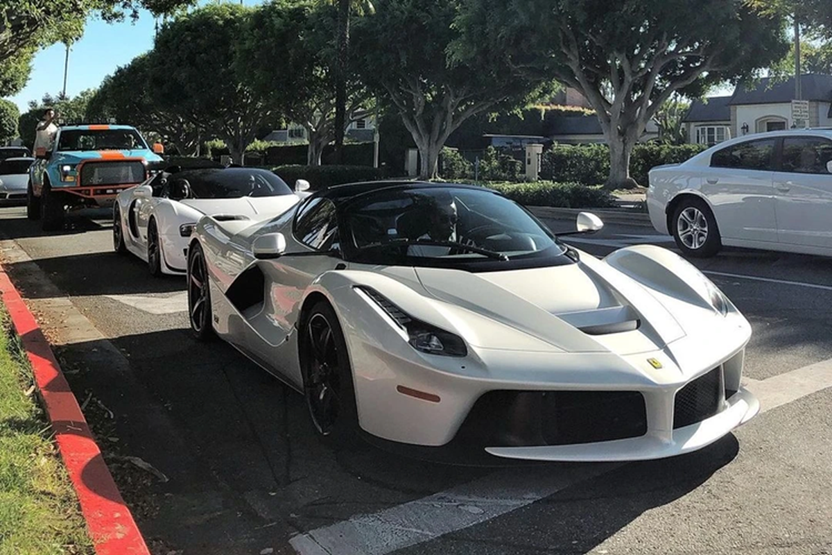 Ngắm dàn siêu xe Ferrari triệu đô của tay đua F1 Lewis Hamilton - Hình 22 Ngam dan sieu xe Ferrari trieu do cua tay dua F1 Lewis Hamilton-Hinh-22
