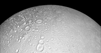 Phát hiện đại dương bí mật bên trong Mặt trăng của sao Thổ
