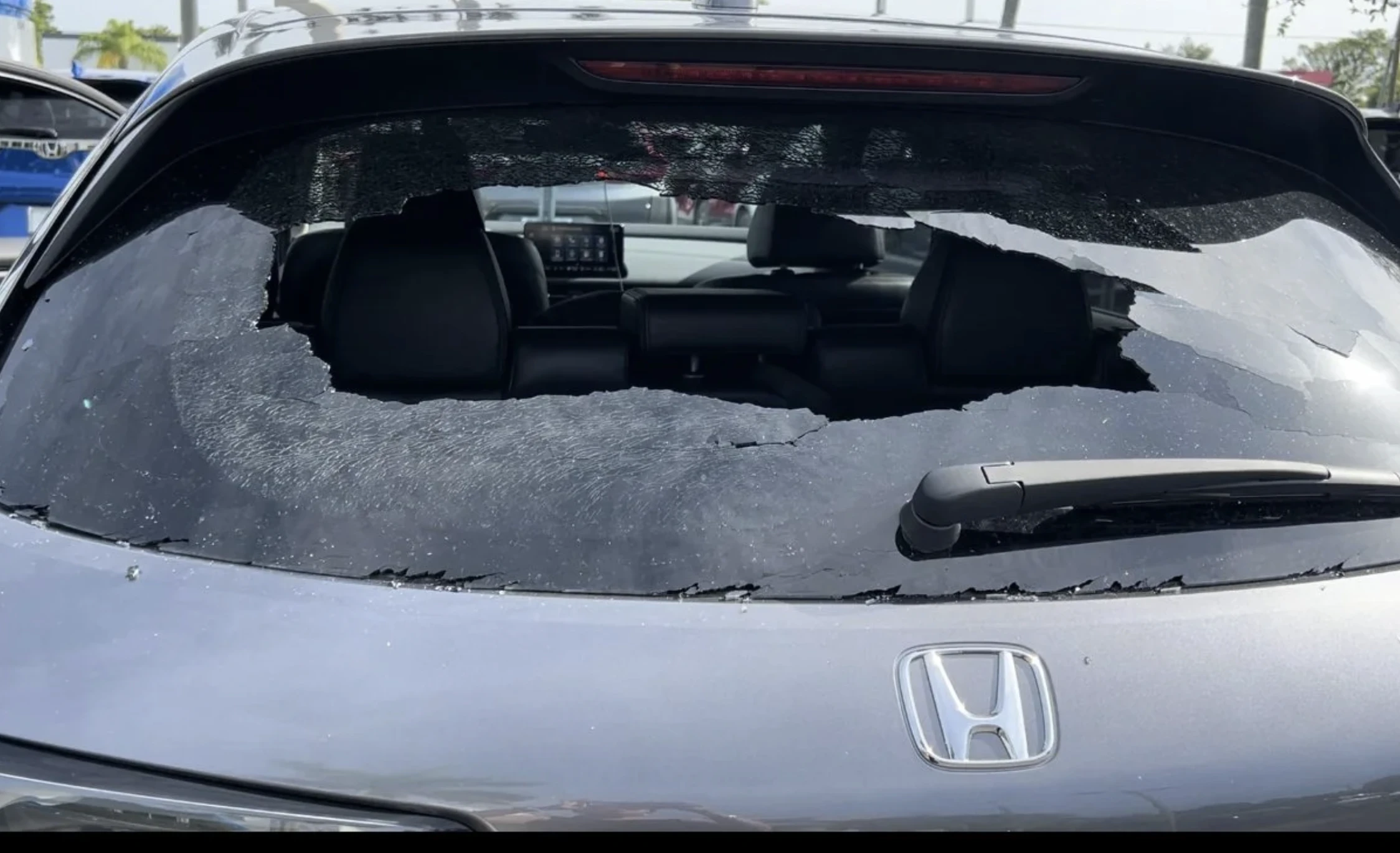 Hàng trăm chủ xe Honda HR-V phản ánh kính sau bị vỡ khi bật tính năng sấy- Ảnh 2.