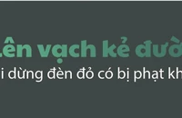 Đè lên vạch kẻ đường khi đèn đỏ có bị phạt không?