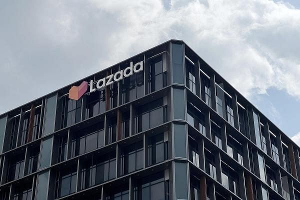 Báo Singapore tiết lộ sốc về Lazada: Cấm những nhân viên vừa bị sa thải làm việc cho Shopee, Grab, TikTok, ràng buộc bằng ‘tờ giấy hẹn’ mất giá- Ảnh 4.