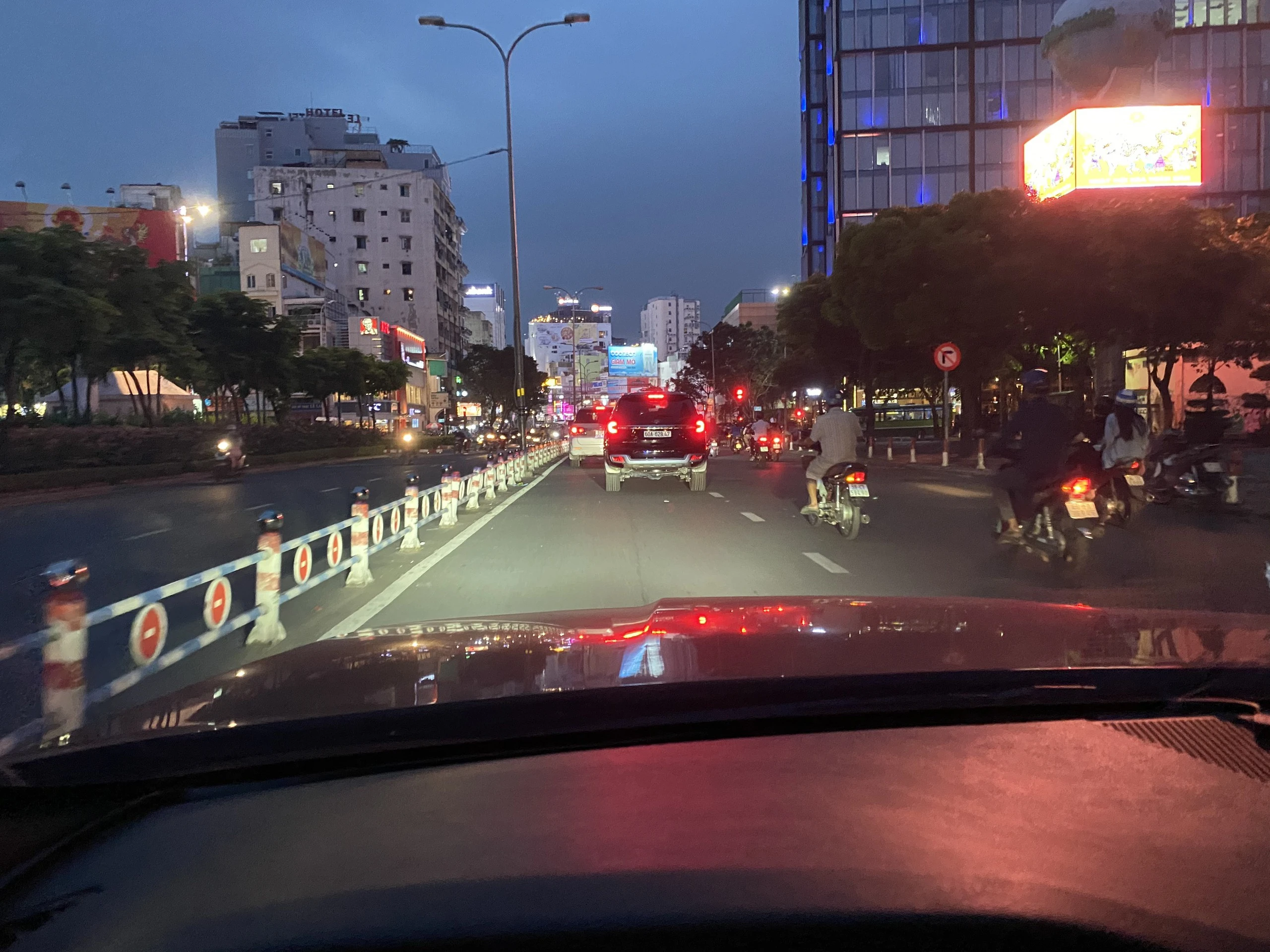 Ô tô được gắn thêm phụ kiện gì để 'đậu' đăng kiểm?- Ảnh 2. Ô tô được gắn thêm phụ kiện gì để 'đậu' đăng kiểm?- Ảnh 2.