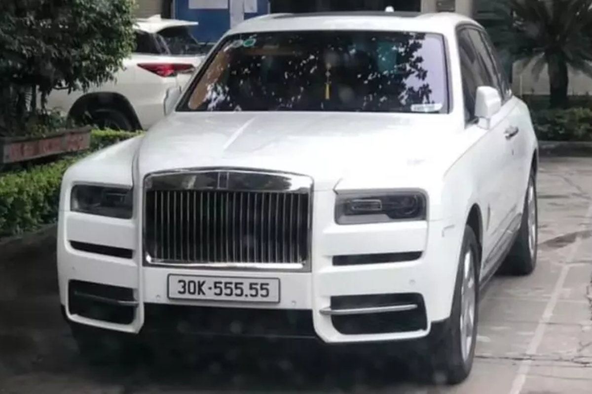 "Biệt thự di động" Rolls-Royce Cullinan hơn 55 tỷ lăn bánh ở Hà Nội