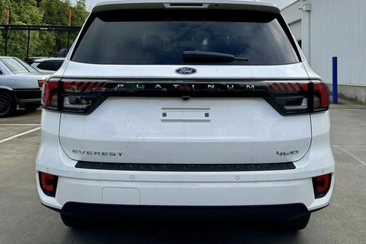 Ford Everest Platinum 2024 sắp bán tại Việt Nam, khoảng 1,7 tỷ đồng - Hình 8 Ford Everest Platinum 2024 sap ban tai Viet Nam, khoang 1,7 ty dong-Hinh-8