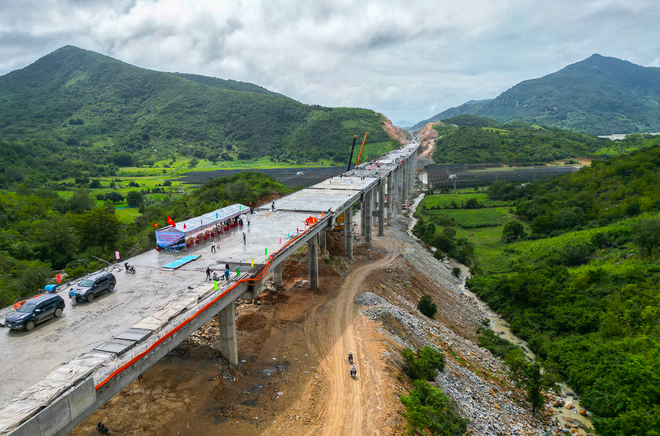 Thêm hai dự án cao tốc Bắc- Nam sẽ đưa vào hoạt động dịp 30-4