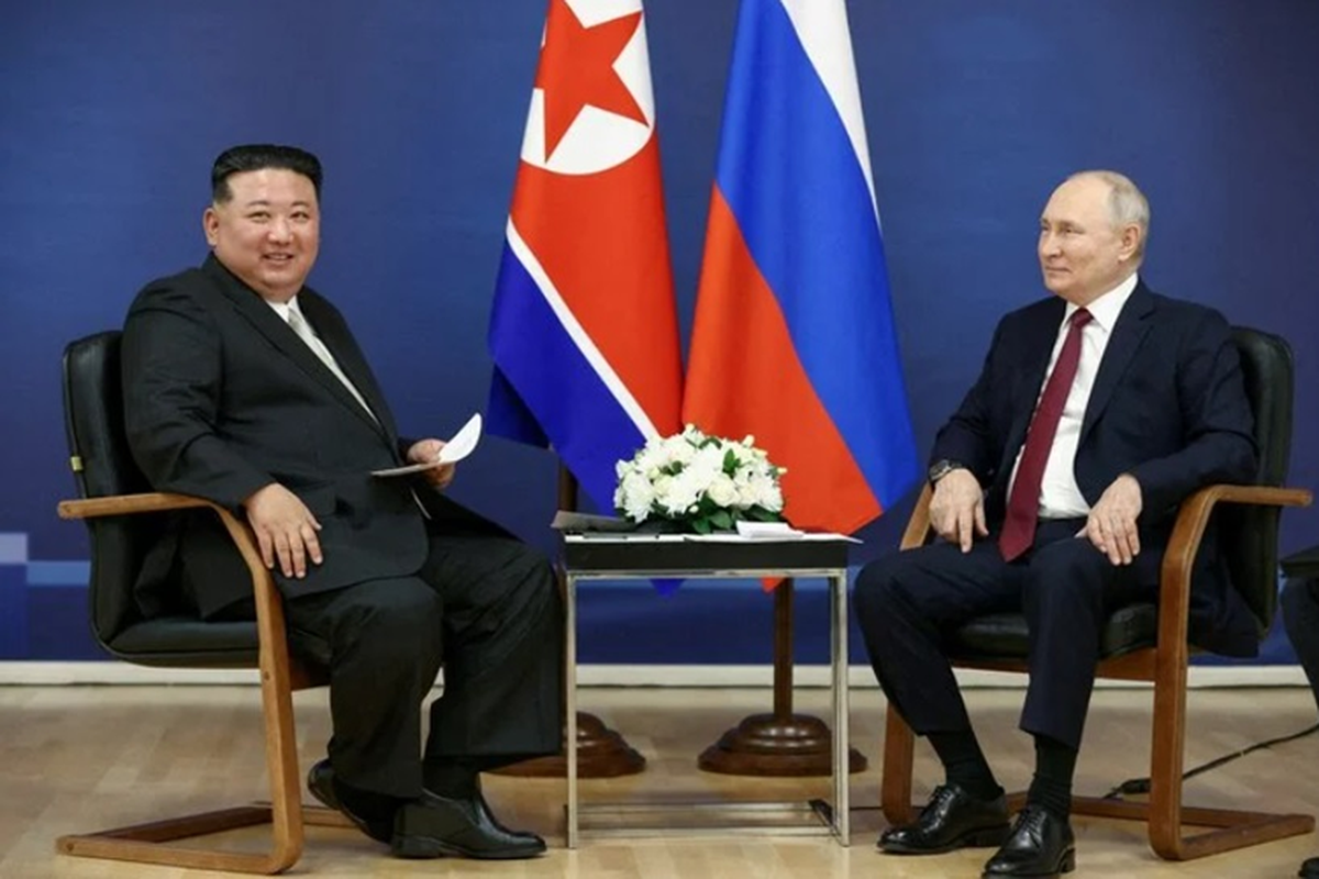 Tong thong Putin tang “Rolls-Royce Nga” cho ong Kim Jong Un-Hinh-8