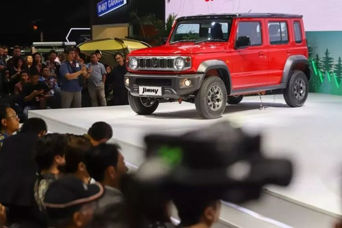 Suzuki Jimny 7 chỗ sẽ là "đối thủ nặng ký" của Toyota Land Cruiser - Hình 2 Suzuki Jimny 7 cho se la