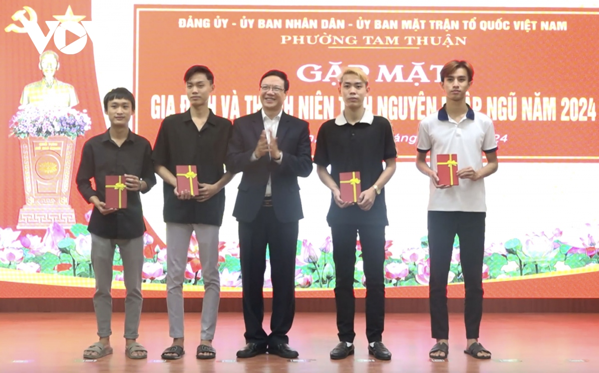 một gia đình có 3 anh em tự nguyện viết đơn nhập ngũ hình ảnh 5 mot gia dinh co 3 anh em tu nguyen viet don nhap ngu hinh anh 5