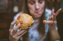 10 thói quen ăn uống tồi tệ nhất cho mỡ bụng