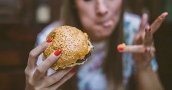 10 thói quen ăn uống tồi tệ nhất cho mỡ bụng