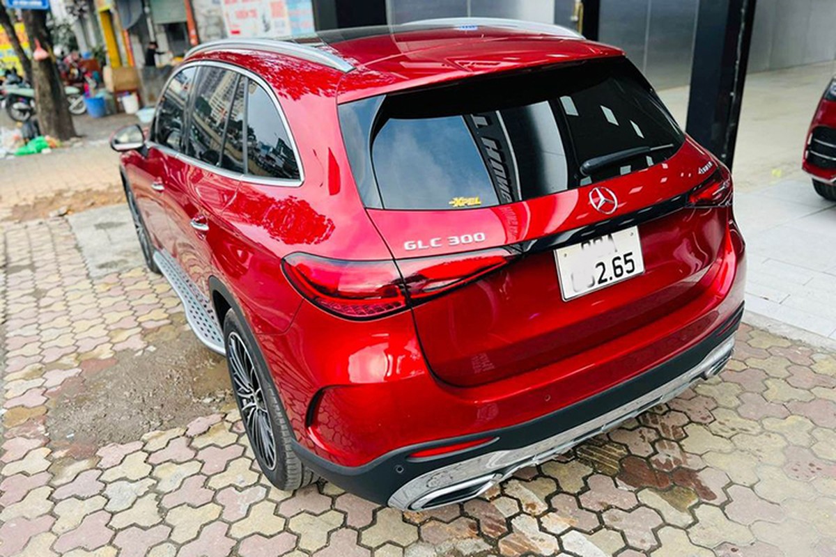 Mercedes-Benz GLC 300 4Matic mới chạy 5.000 km lỗ hơn nửa tỷ đồng - Hình 3 Mercedes-Benz GLC 300 4Matic moi chay 5.000 km lo hon nua ty dong-Hinh-3