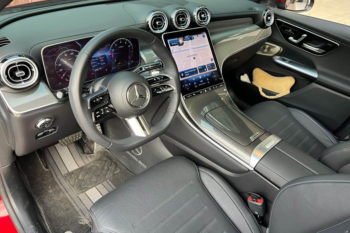 Mercedes-Benz GLC 300 4Matic mới chạy 5.000 km lỗ hơn nửa tỷ đồng - Hình 4 Mercedes-Benz GLC 300 4Matic moi chay 5.000 km lo hon nua ty dong-Hinh-4