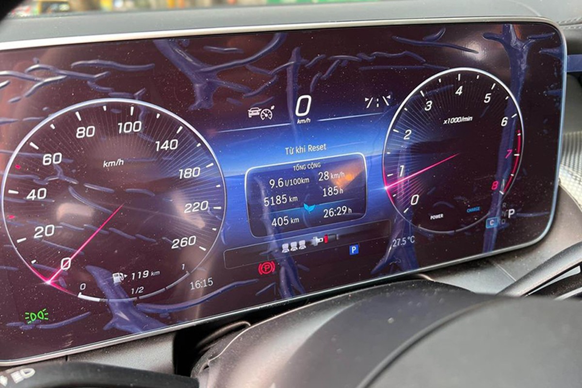 Mercedes-Benz GLC 300 4Matic mới chạy 5.000 km lỗ hơn nửa tỷ đồng - Hình 5 Mercedes-Benz GLC 300 4Matic moi chay 5.000 km lo hon nua ty dong-Hinh-5