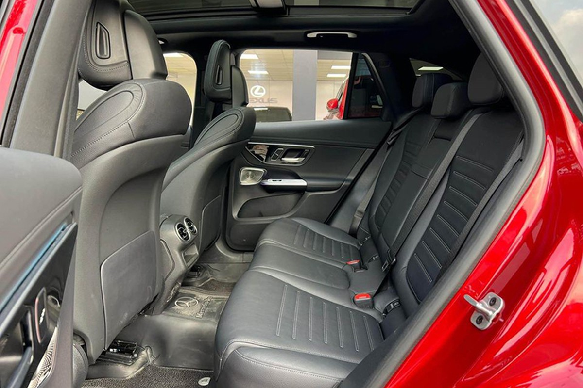 Mercedes-Benz GLC 300 4Matic mới chạy 5.000 km lỗ hơn nửa tỷ đồng - Hình 7 Mercedes-Benz GLC 300 4Matic moi chay 5.000 km lo hon nua ty dong-Hinh-7