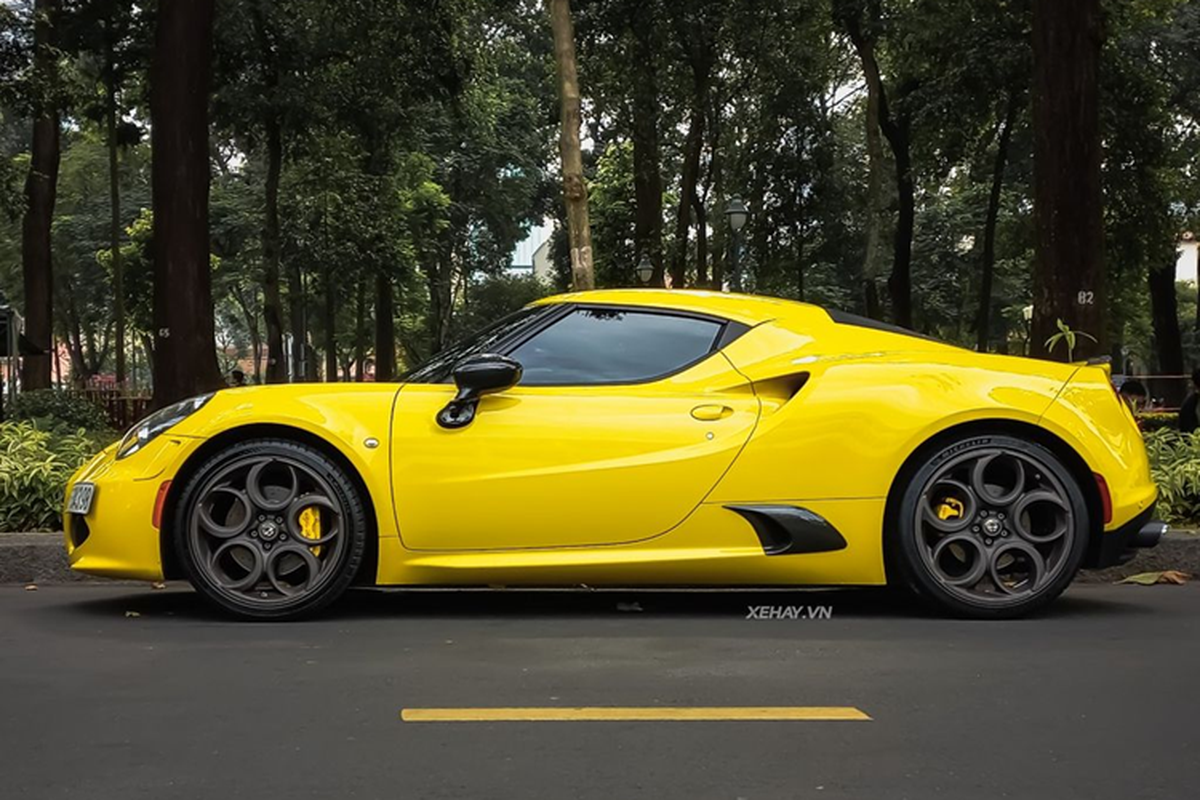 Alfa Romeo 4C Launch Edition hơn 4 tỷ tại Việt Nam trúng biển "sảnh" 12345 - Hình 4 Alfa Romeo 4C Launch Edition hon 4 ty tai Viet Nam trung bien