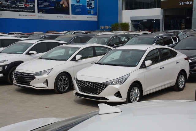 Người Việt giảm mua ô tô dù được hạ giá, hỗ trợ lệ phí trước bạ- Ảnh 4. Người Việt giảm mua ô tô dù được hạ giá, hỗ trợ lệ phí trước bạ- Ảnh 4.