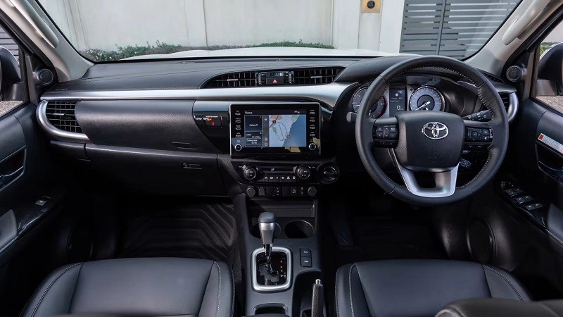 Đại lý bắt đầu nhận cọc Toyota Hilux 2024, giá từ 700 triệu đồng