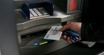 Máy ATM "nuốt tiền" không nhả dù tài khoản đã trừ tiền, làm theo cách này để tránh mất tiền oan!