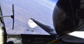 Phát hiện khinh khí cầu lạ bay qua không phận, Mỹ lập tức điều chiến đấu cơ áp sát