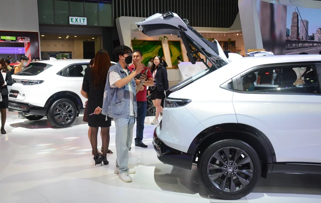 Tháng đầu năm 2024, người Việt giảm mua sắm ô tô