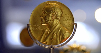 Tại sao phụ nữ đoạt giải Nobel về khoa học lại hiếm đến vậy?