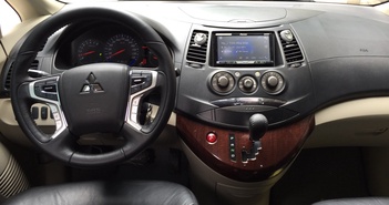 Mitsubishi Grandis độ ghế điện Lexus, vô lăng Pajero Sport Mitsubishi Grandis độ ghế điện Lexus, vô lăng Pajero Sport