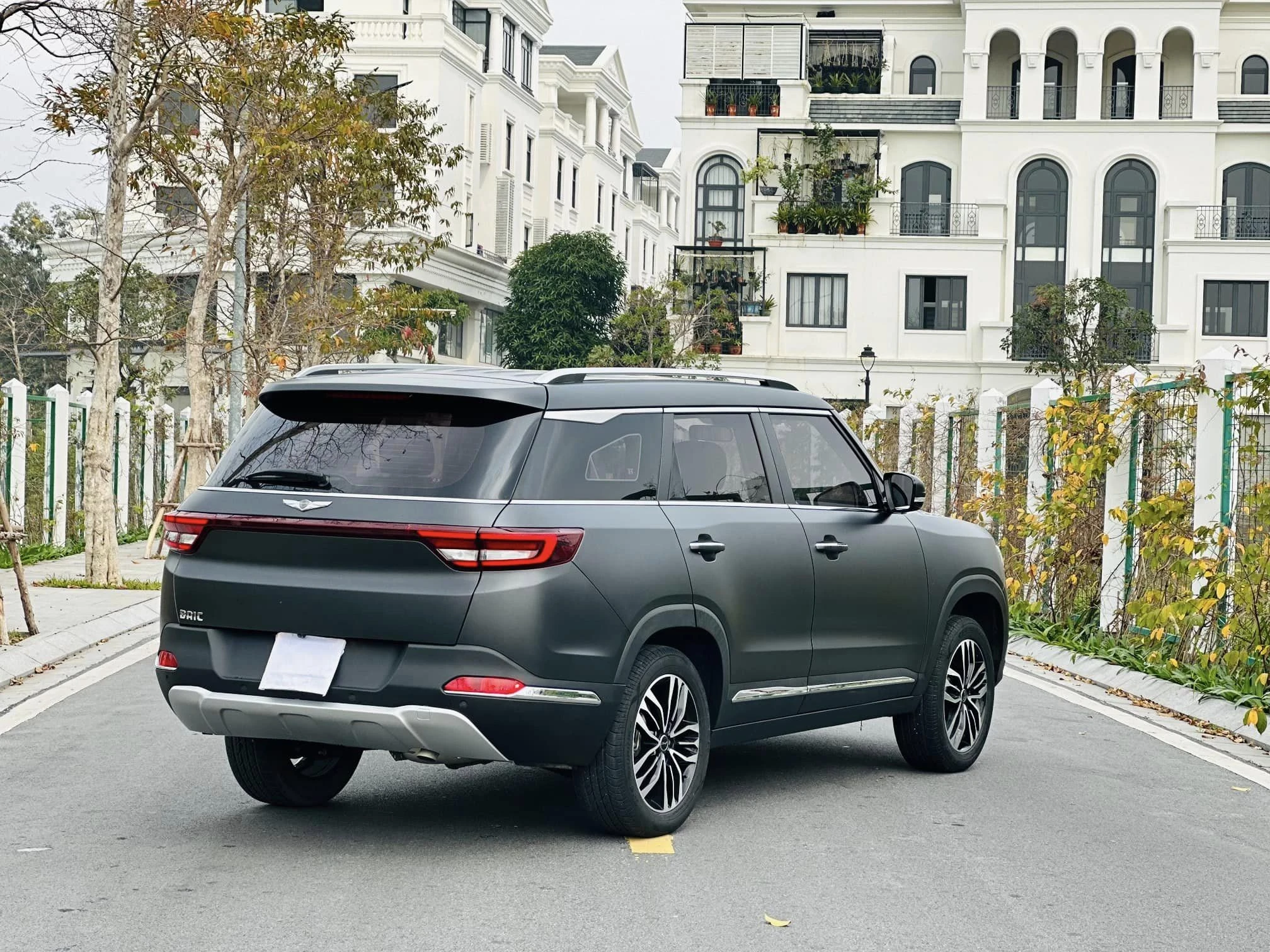 Xe Trung Quốc 'nhái' Land Rover một thời tại Việt Nam rớt giá thê thảm- Ảnh 2.
