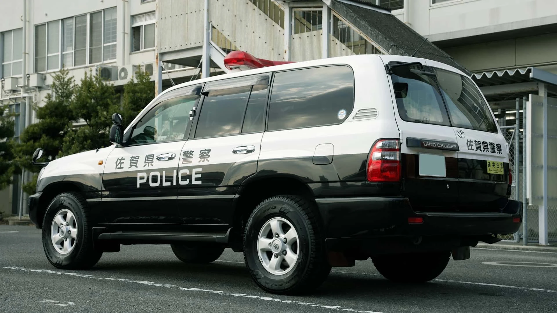 Toyota Land Cruiser hơn 25 năm tuổi dùng làm xe cảnh sát Nhật Bản- Ảnh 2.