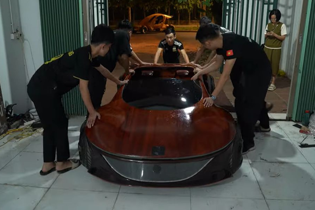 Thợ mộc Việt mang ôtô bằng gỗ tới triển lãm quốc tế Hồng Kông - Hình 2 Tho moc Viet mang oto bang go toi trien lam quoc te Hong Kong-Hinh-2
