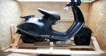 Siêu phẩm xe tay ga Vespa 946 Emporio Armani đầu tiên về VN Siêu phẩm xe tay ga Vespa 946 Emporio Armani đầu tiên về VN