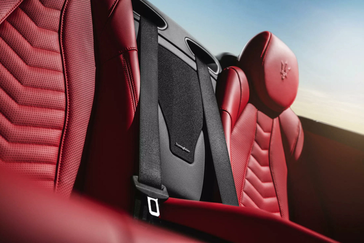 Cận cảnh Maserati GranCabrio 2024 hơn 4,7 tỷ đồng, mạnh 542 mã lực - Hình 9 Can canh Maserati GranCabrio 2024 hon 4,7 ty dong, manh 542 ma luc-Hinh-9