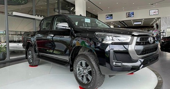 Toyota Hilux tại Việt Nam từ 668 triệu đồng, đắt ngang Ford Ranger