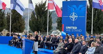 NATO tăng cường hiện diện tại Balkan bằng một căn cứ không quân mới ở Albania NATO tăng cường hiện diện tại Balkan bằng một căn cứ không quân mới ở Albania