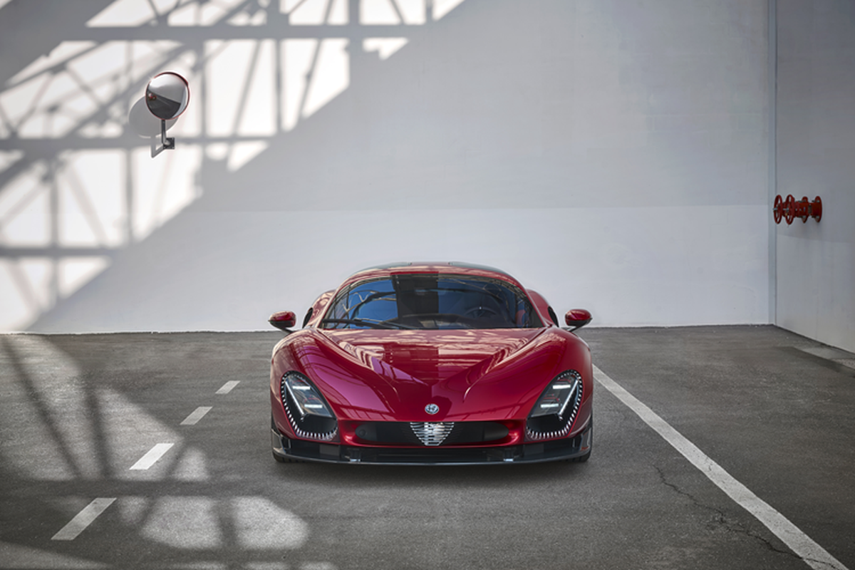 Alfa Romeo ra mat 