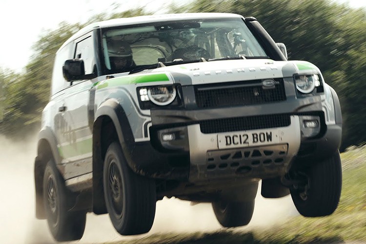 Cận cảnh Land Rover Defender phiên bản đua toàn cầu năm 2024