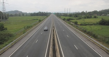 Lái xe trên cao tốc Đà Nẵng - Quảng Ngãi: Làm gì để đảm bảo an toàn?